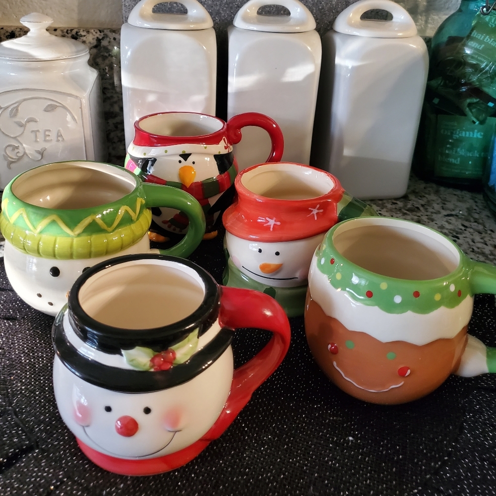 5 CHRISTMAS MUGS Snowmen Gingerbread Man Penquin Hats Scarves